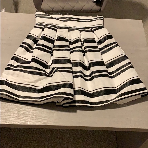 Pippa and Julie dress - Picture 3 of 3